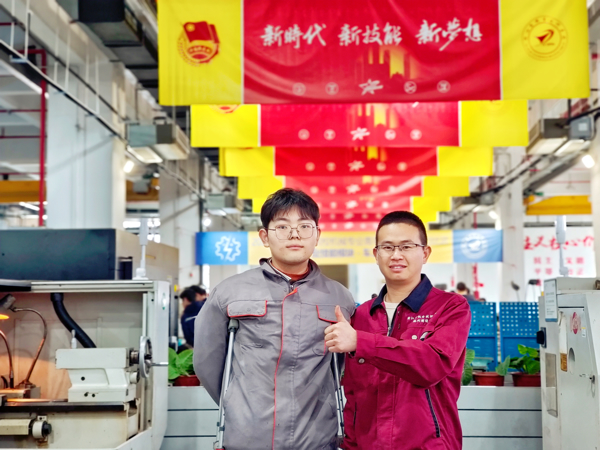 拄拐男孩曹俊豪——我要用技能证明自己的实力